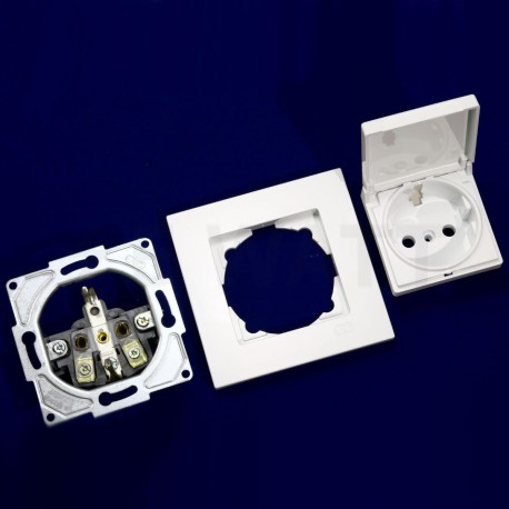 Электрическая одинарная розетка с крышкой Gunsan Eqona белая, с заземлением (1401100100117) - в интернет-магазине